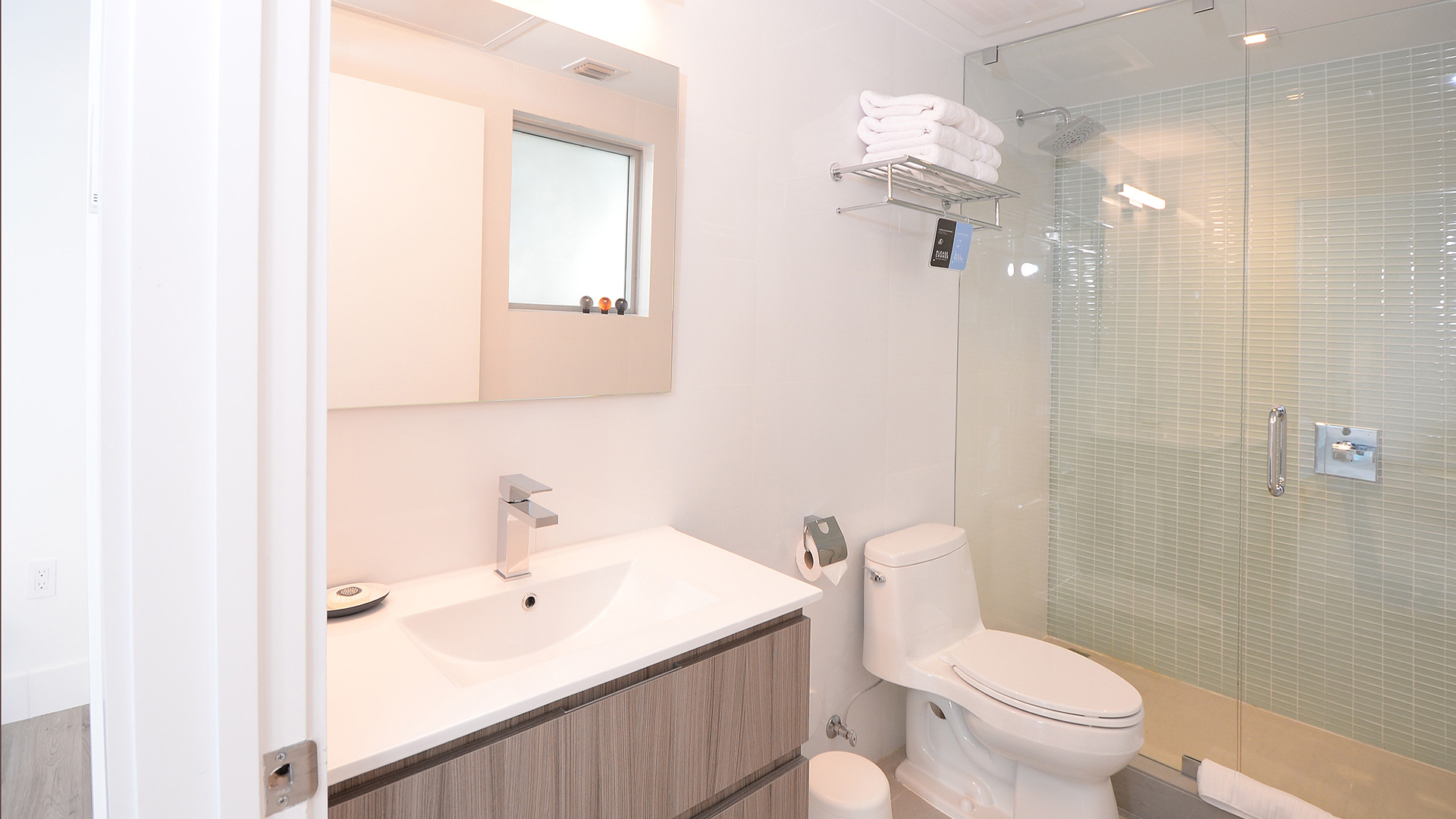 Bathroom for Urban one bedroom with standing balcony