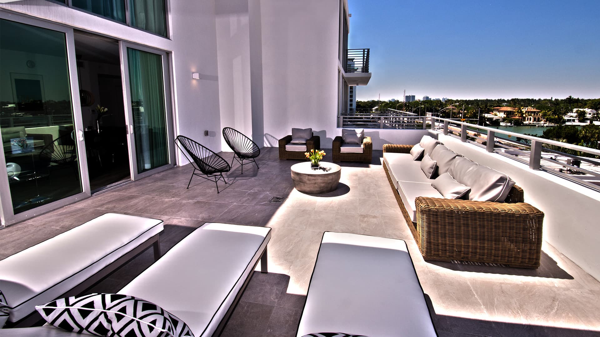 One bedroom corner suite with spacious terrace-4