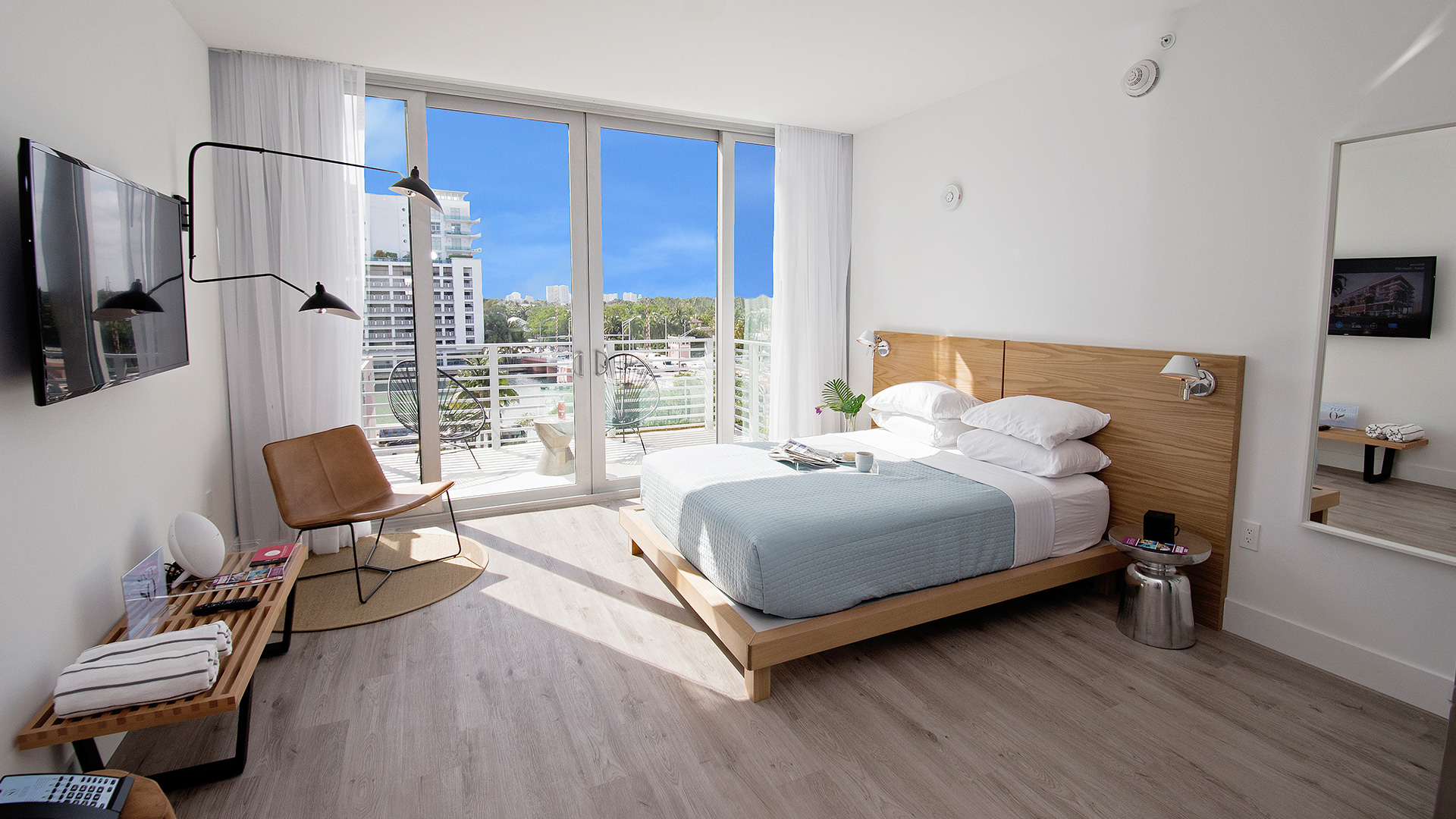 Penthouse bayside studio with balcony-1