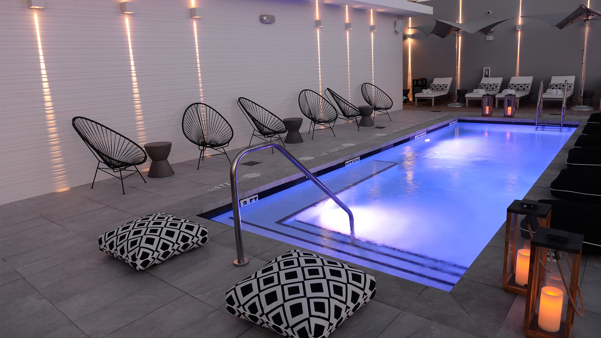 Penthouse corner studio with balcony-10-min