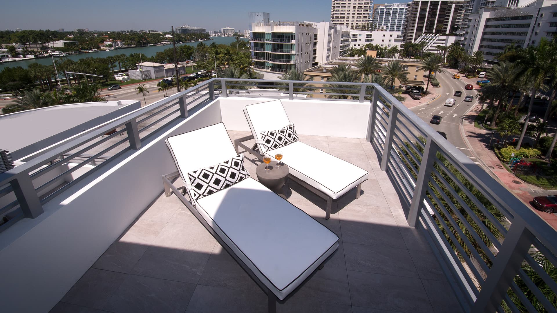 Penthouse one bedroom corner with terrace-5