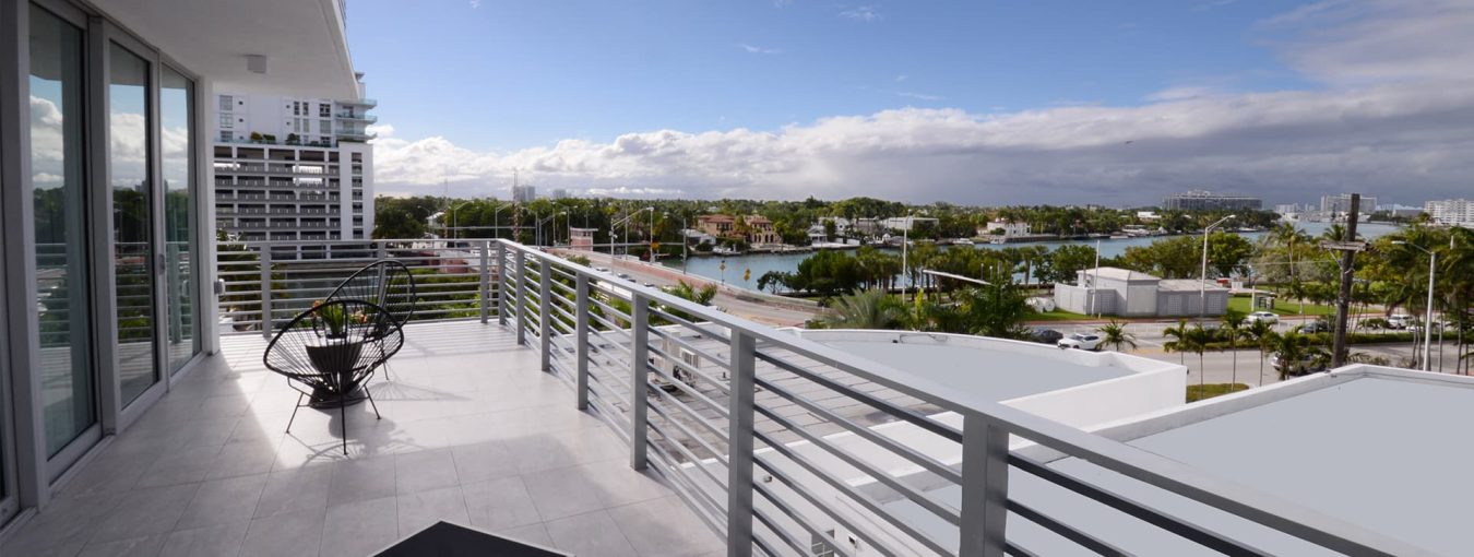 Bayside corner studio with spacious terrace-5