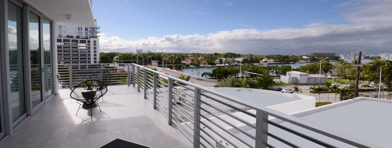 Bayside corner studio with spacious terrace-5